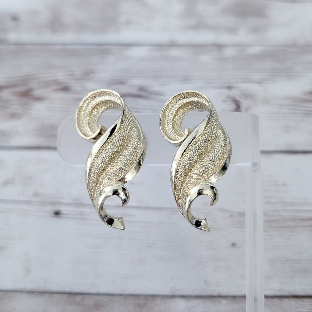 Vintage Clip On Earrings Large Gold Tone - Light Shade of Gold Tone